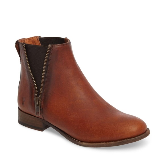 NIB $298 Frye Carly Chelsea Boot in Cognac!